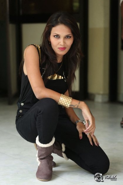 Angel-Singh-at-Anandham-Malli-Modalaindi-Movie-Date-Press-Meet